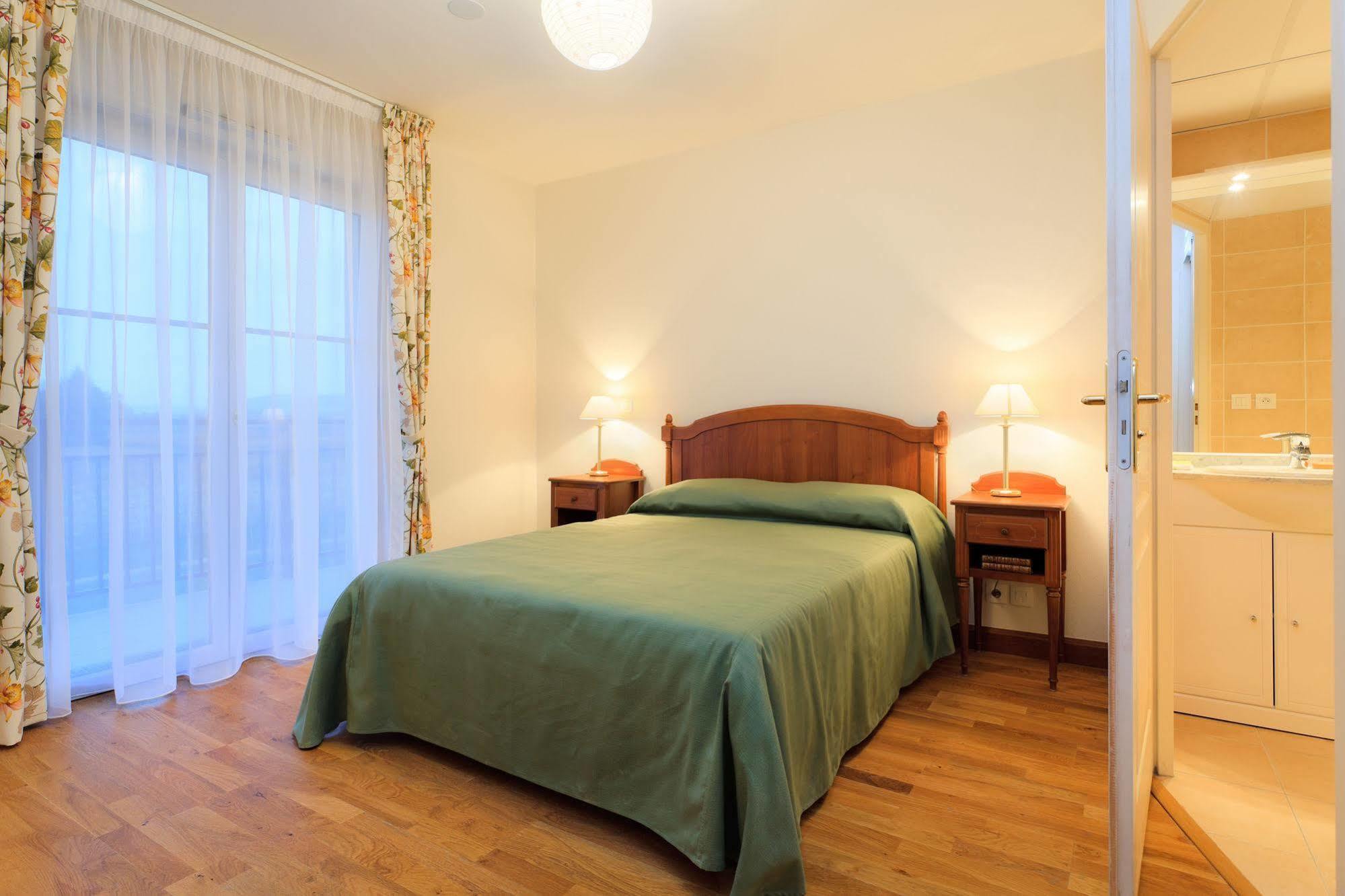 Médicis Les Petites Roches Appart hôtel Dijon